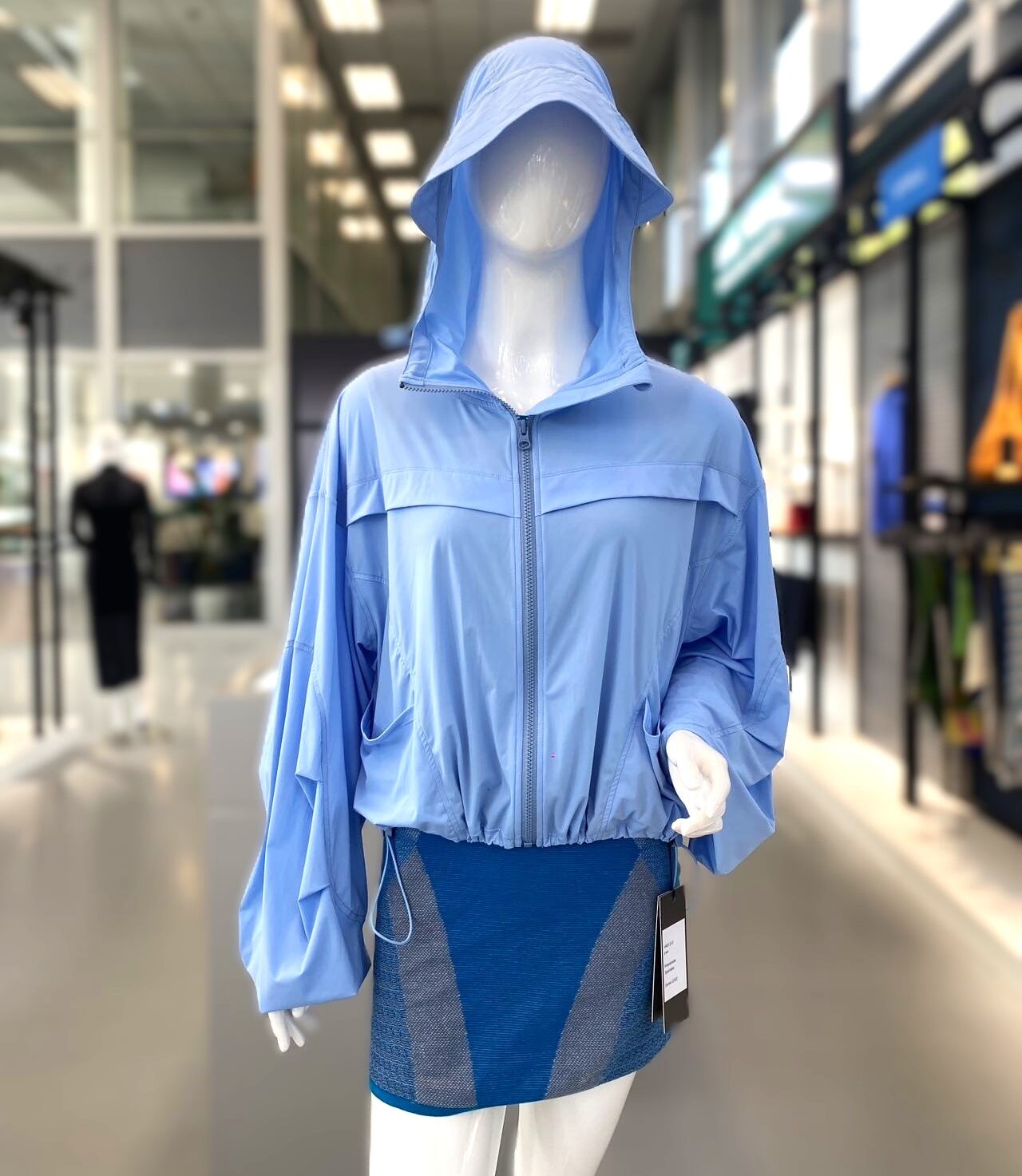Outdoor clothing with sun protection
