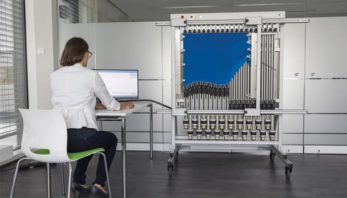 Device for testing compression garments during movement by Hohenstein