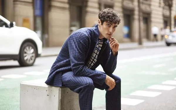 New interpretation of tailoring by using an innovative form of knitwear