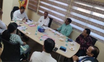 Maharashtra team visits Telangana to study about the regional weaving techniques