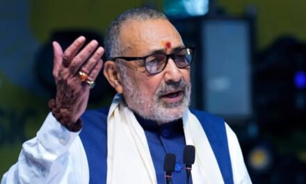 Giriraj Singh takes charge as Union Textiles Minister