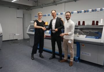Marte Hentschel (left) and Oliver Lange (right), the co-CEOs of VORN - The Berlin Fashion Hub and Michael Händel, Vice President Sales & Service at STOLL, after signing the contracts for the delivery of the STOLL m