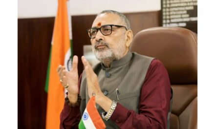 Union Minister of Textiles Giriraj Singh interacts with beneficiaries of Textiles PLI Scheme