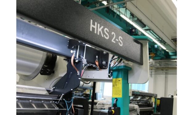 The HKS 2-S in E 44 sets new standards in outdoor wear, especially for mountain sports