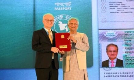 Youngone Chairman Kihak Sung receives Honorary Citizenship at Bangladesh Investment Summit